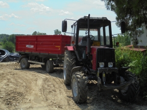 Tractor cu remorca.JPG